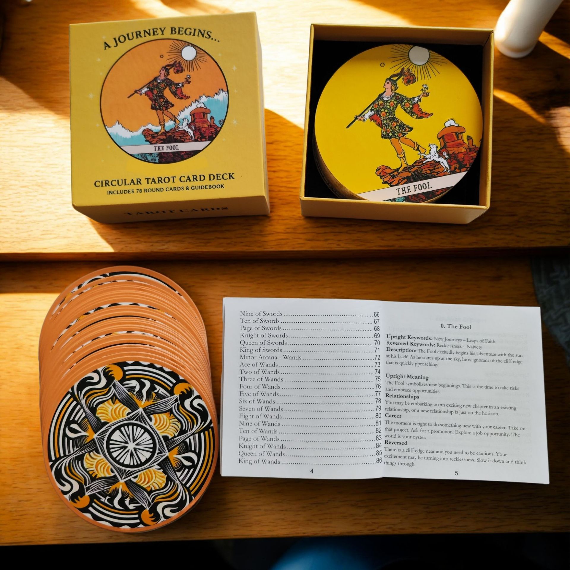 Tarot Cards Deck With Guidebook - Baralho de Cartas de Tarô Circular